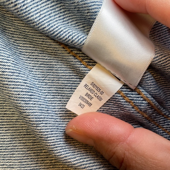 Old Navy Classic Jean Jacket Womens Large Blue Cotton Relaxed Fit Button Front - Picture 3 of 11